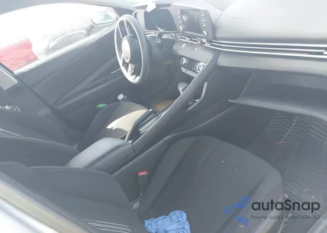 2022 Hyundai Elantra Sel z USA, uszkodzony, nr VIN 5NPLM4AG1NH076597